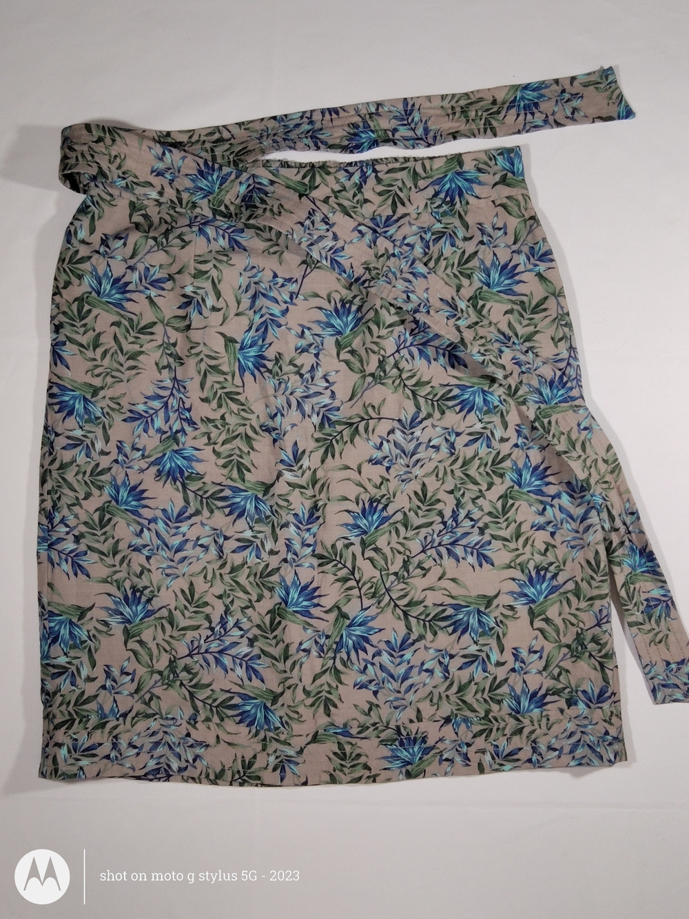 NEW Un Jour Ailleurs Women's Floral Blue Green Skirt. US Size 10